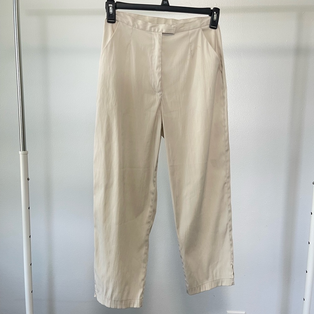 Robert Louise New York London Paris Cream Ivory Beige Trouser Capri Pants